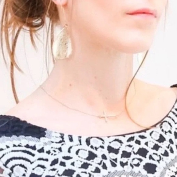 Cross Necklace - Picture 1 of 4